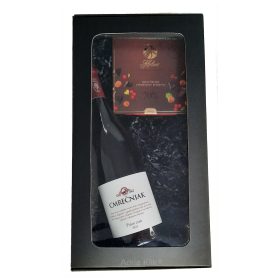 Vrhunski i unikatni Premium poklon paket, Vrhunsko vino i Artisan čokolada ručno rađeno 100% Hrvatski proizvod Crna mat kutija s prozorom i dekoracijom Rubinsko crveni Princ vinarije Cmrečnjak. Profinjeno, elegantno i ugodno gorkasto vino puno okusa zrelih malina, šljiva i kupina Osvojiti će Vas mekoćom, skladom i okusnom čistoćom Tamna čokolada s brusnicama i lješnjacima 100 g Hedona Artisan Chocolates Hedona Artisan Chocolates - Hand made - Ručno rađeno Tamna čokolada s brusnicama i lješnjacima 100 g. Hedona. Proizvedeno u Hrvatskoj #vinaCmrečnjak #hedonaartisanchocolates #VinaCmrečnjak Naruči dostavu poslovnih poklona online Vrhunski i unikatni Premium poklon paket, Vrhunsko vino i Artisan čokolada ručno rađeno 100% Hrvatski proizvod Crna mat kutija s prozorom i dekoracijom Rubinsko crveni Princ vinarije Cmrečnjak. Profinjeno, elegantno i ugodno gorkasto vino puno okusa zrelih malina, šljiva i kupina Osvojiti će Vas mekoćom, skladom i okusnom čistoćom Tamna čokolada s brusnicama i lješnjacima 100 g Hedona Artisan Chocolates Hedona Artisan Chocolates - Hand made - Ručno rađeno Tamna čokolada s brusnicama i lješnjacima 100 g. Hedona. Proizvedeno u Hrvatskoj #vinaCmrečnjak #hedonaartisanchocolates #VinaCmrečnjak Naruči dostavu poslovnih poklona online