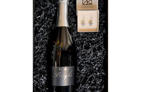 Unikatan i Univerzalan poklon paket Predivan pjenušac iz Istre Brighi Brut 0,75l Ravalico i Naušnice Dubrovačke Peružine - nakit hrvatske narodne baštine Zlatarna Križek